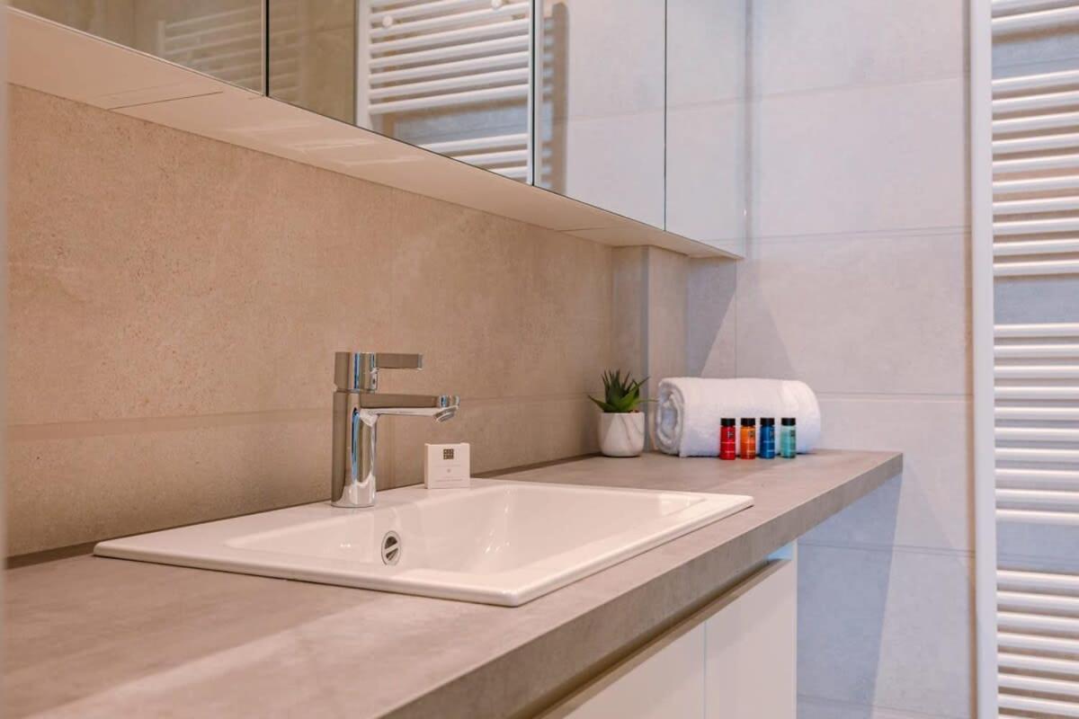 Huswell - Brand New Apartment With A View Остенде Екстериор снимка